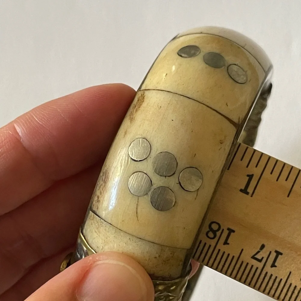 Vintage Ivory-Tone Inlay brass Bangle Bracelet w latch